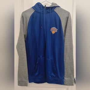 Men's New York Knicks zip Up Hoodie Size M.
